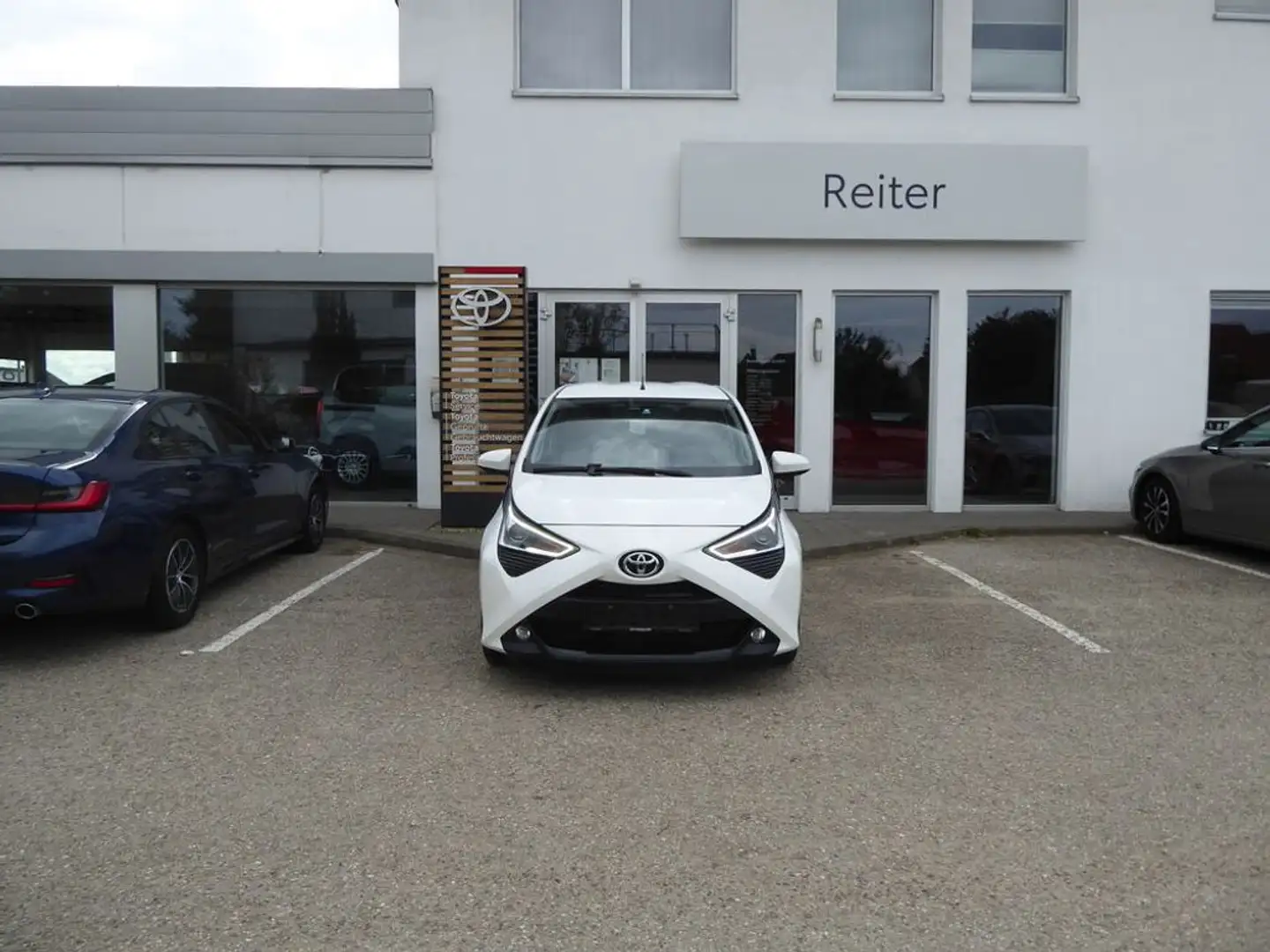 Toyota Aygo 1,0 VVT-i x-play Aut. Blanc - 1
