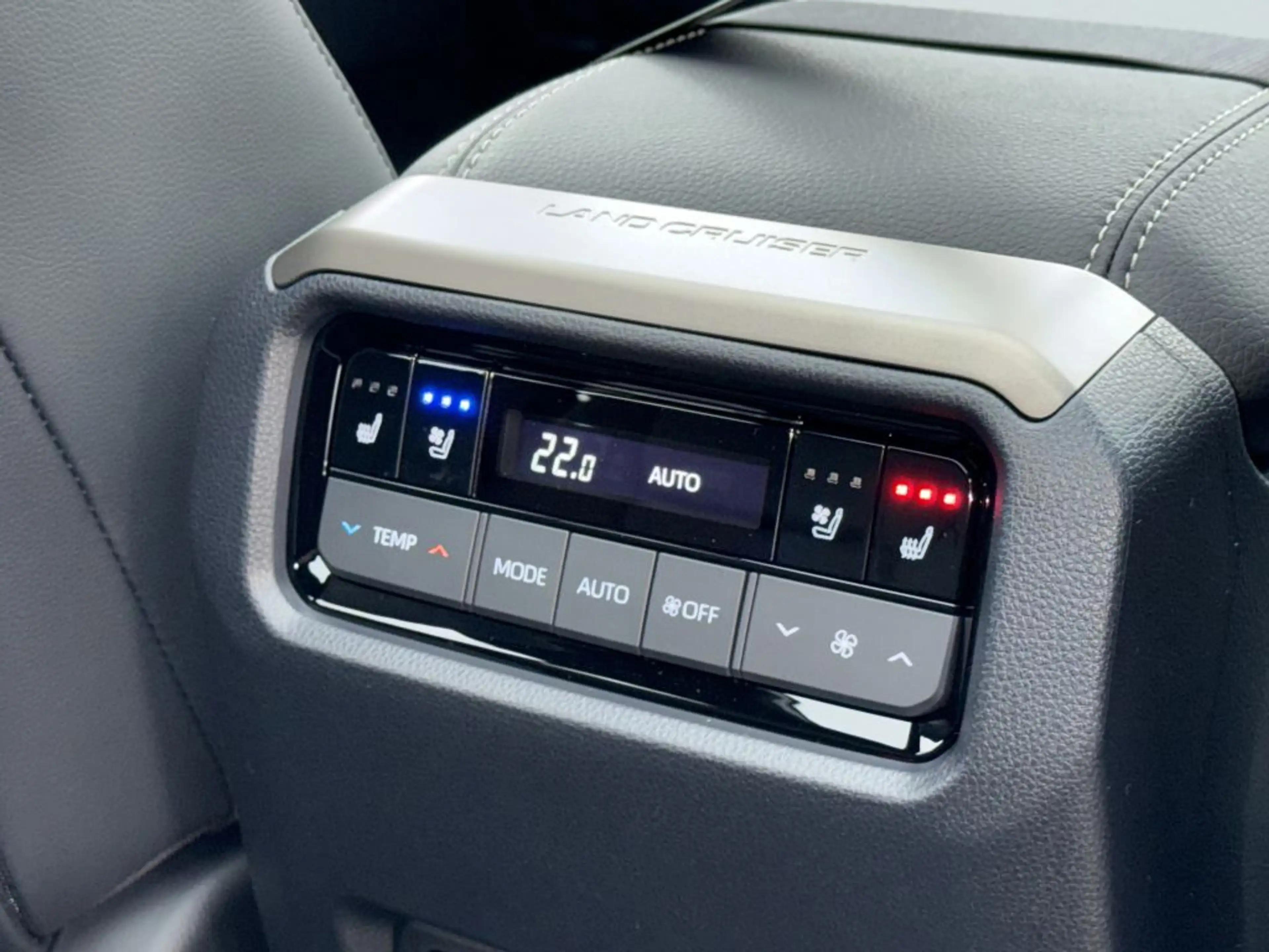 Toyota Land Cruiser 250 Mild-Hybrid Lounge Pano.dach,HUD,360°,Leder — photo 15