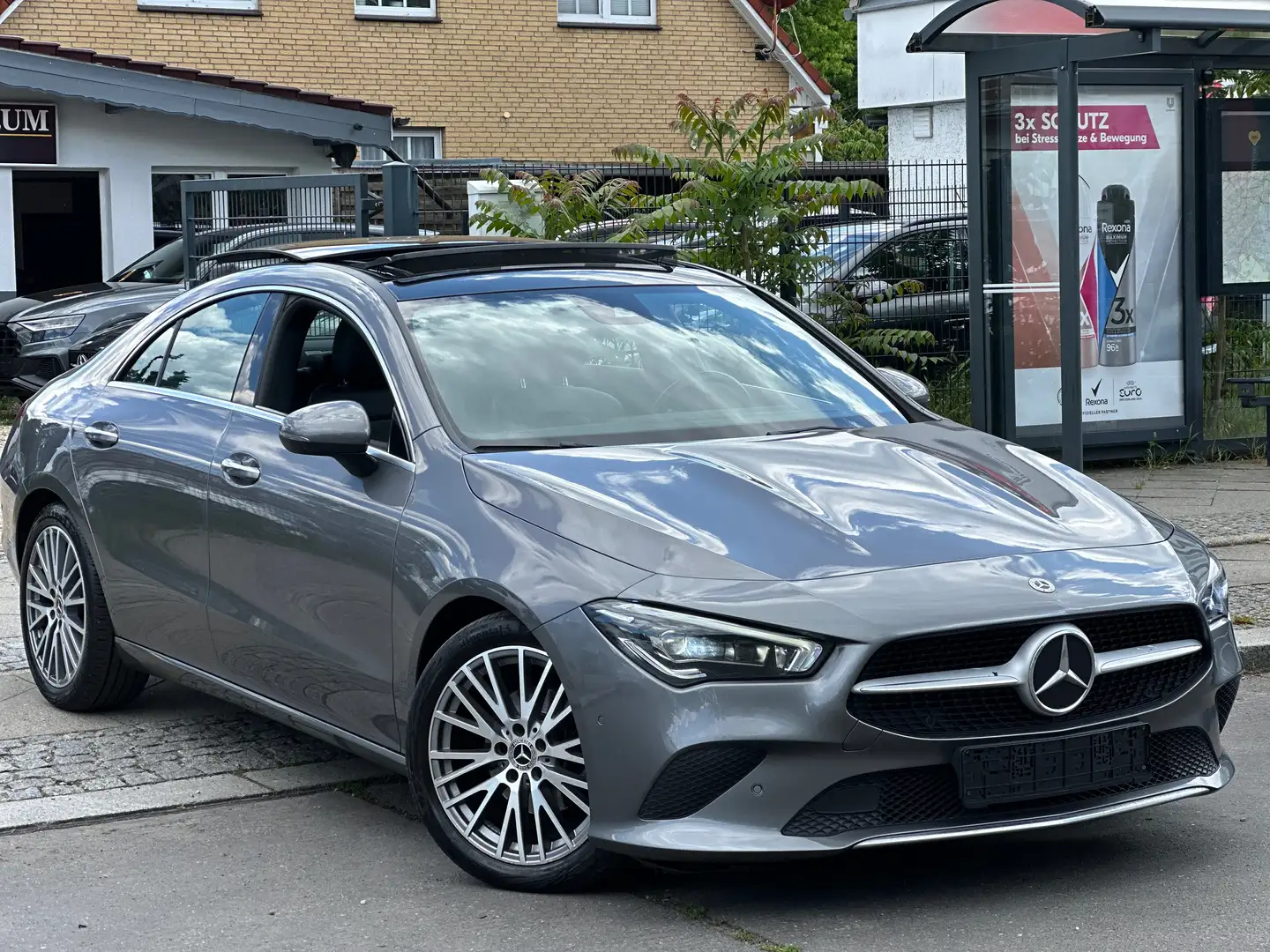 Mercedes-Benz CLA 180 CLA 180 Pano/Ambiente/Kamera/Leder Šedá - 2