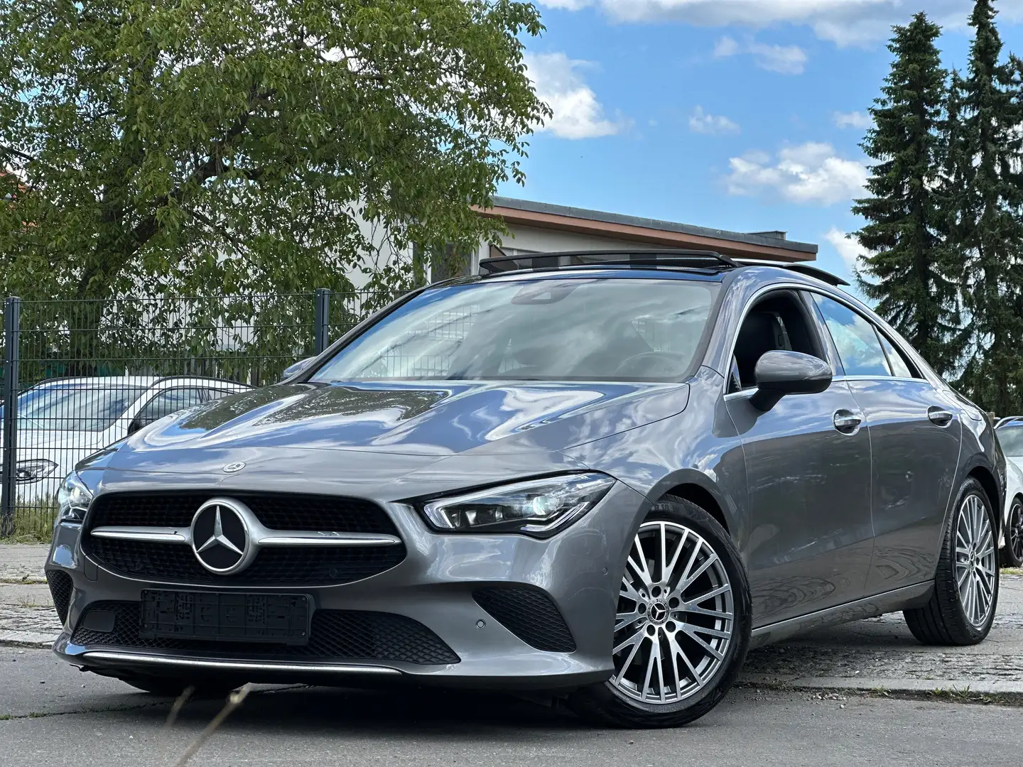 Mercedes-Benz CLA 180 CLA 180 Pano/Ambiente/Kamera/Leder Šedá - 1