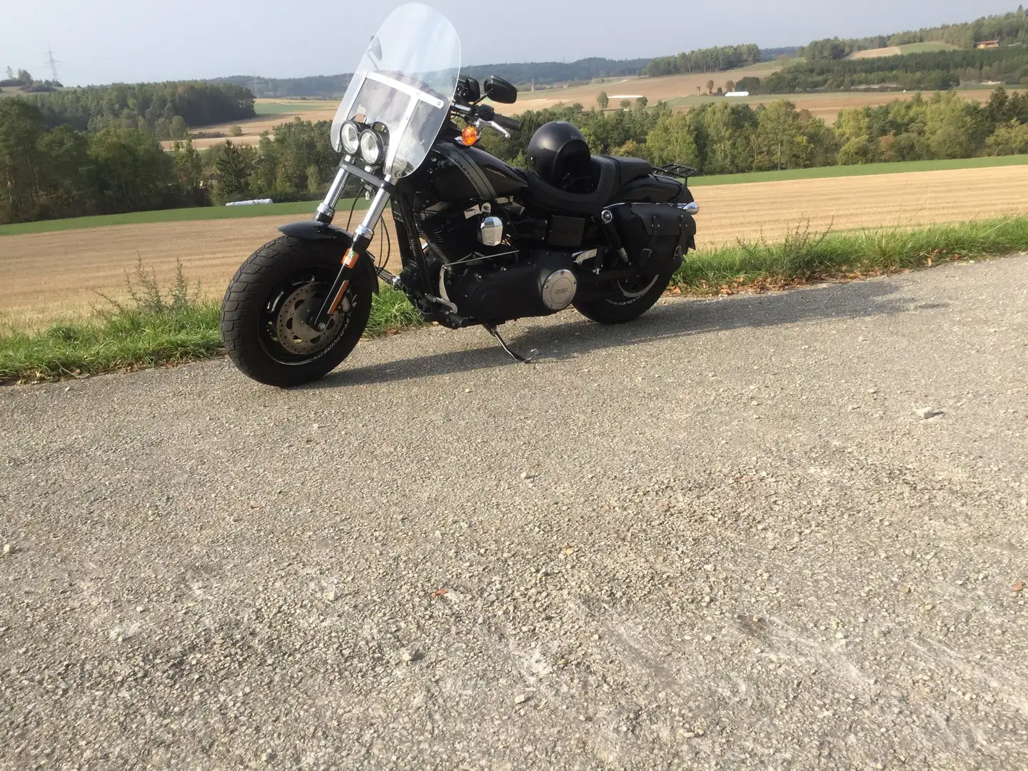 Harley-Davidson Dyna Fat Bob Schwarz - 1