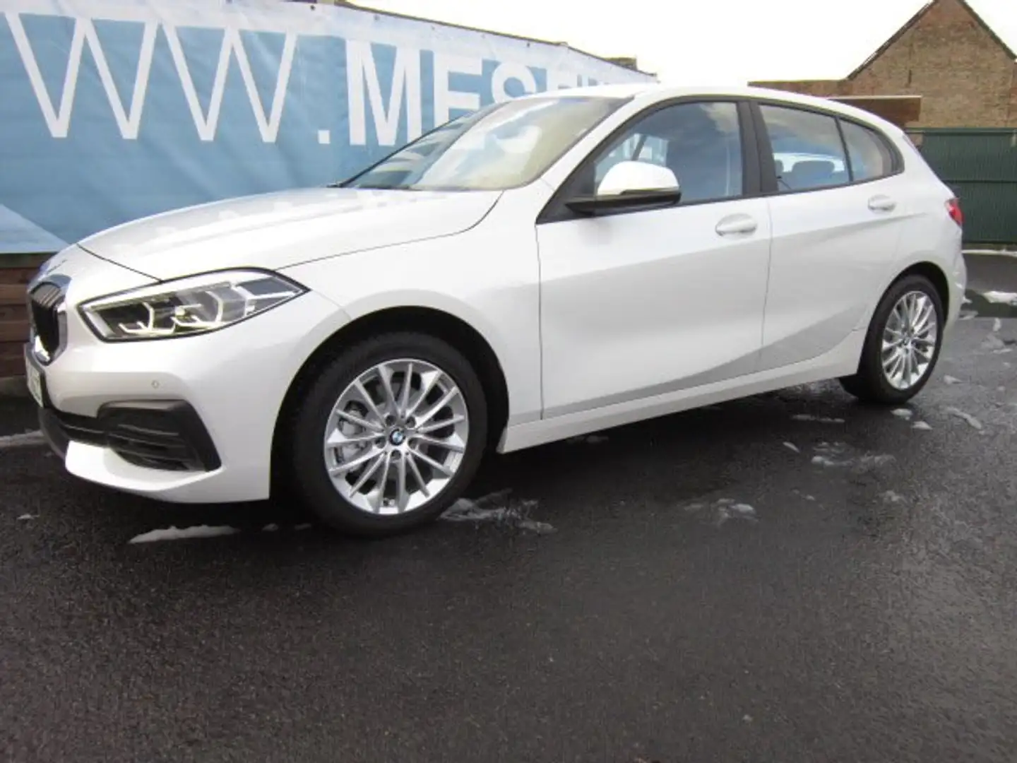 BMW 116 i PROF NAVI + CARPLAY + TREKHAAK + KOPLAMP LED Wit - 1