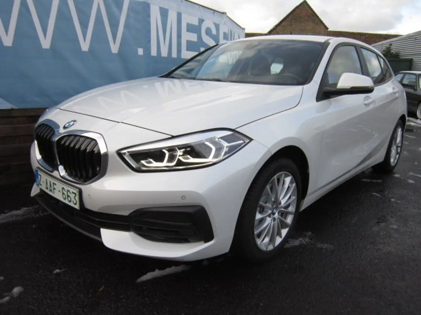 BMW 116 i PROF NAVI + CARPLAY + TREKHAAK + KOPLAMP LED Wit - 2