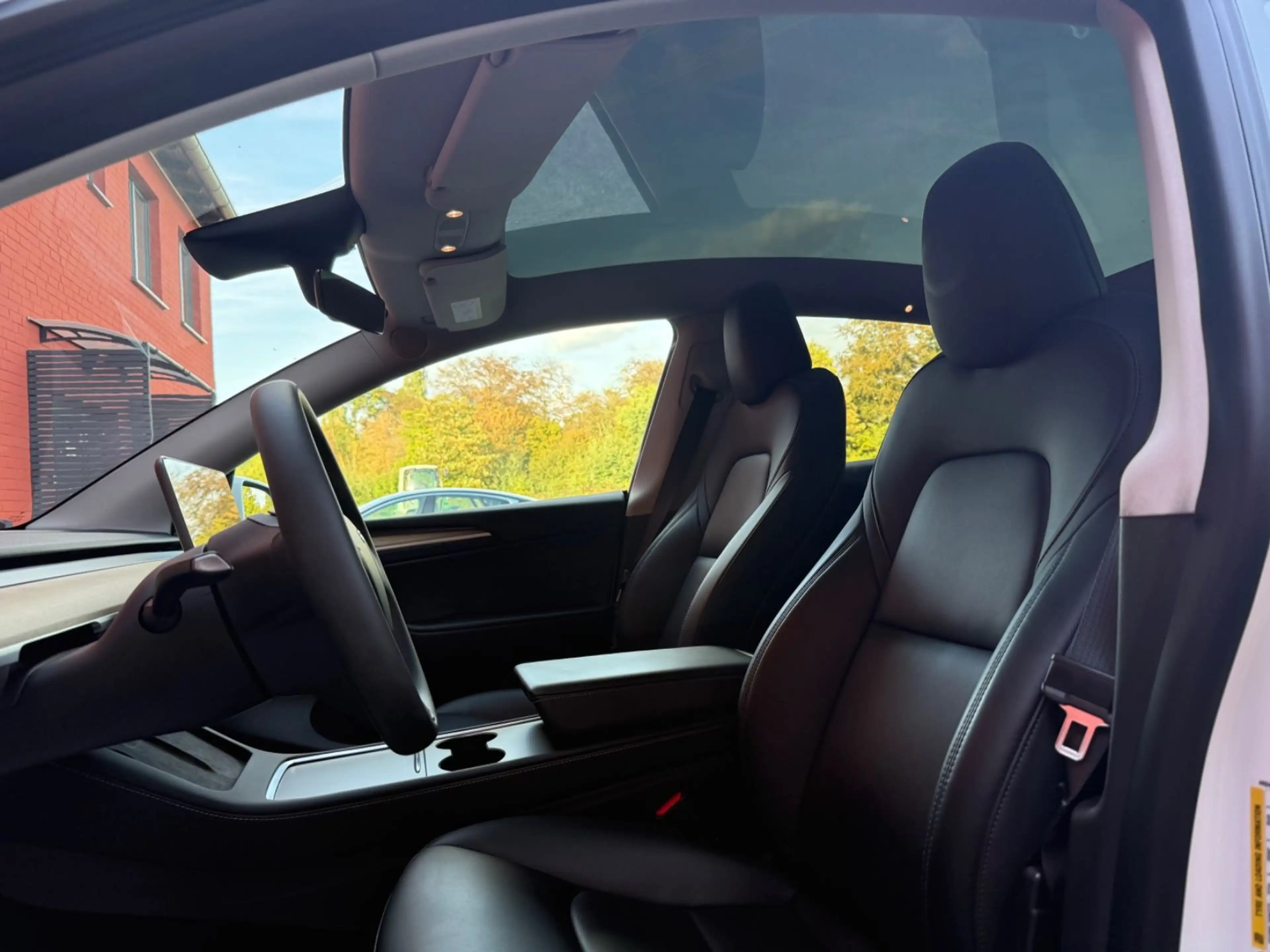 Tesla Model Y Long Range Dual AWD SOH 92% NEU TÜV — photo 13