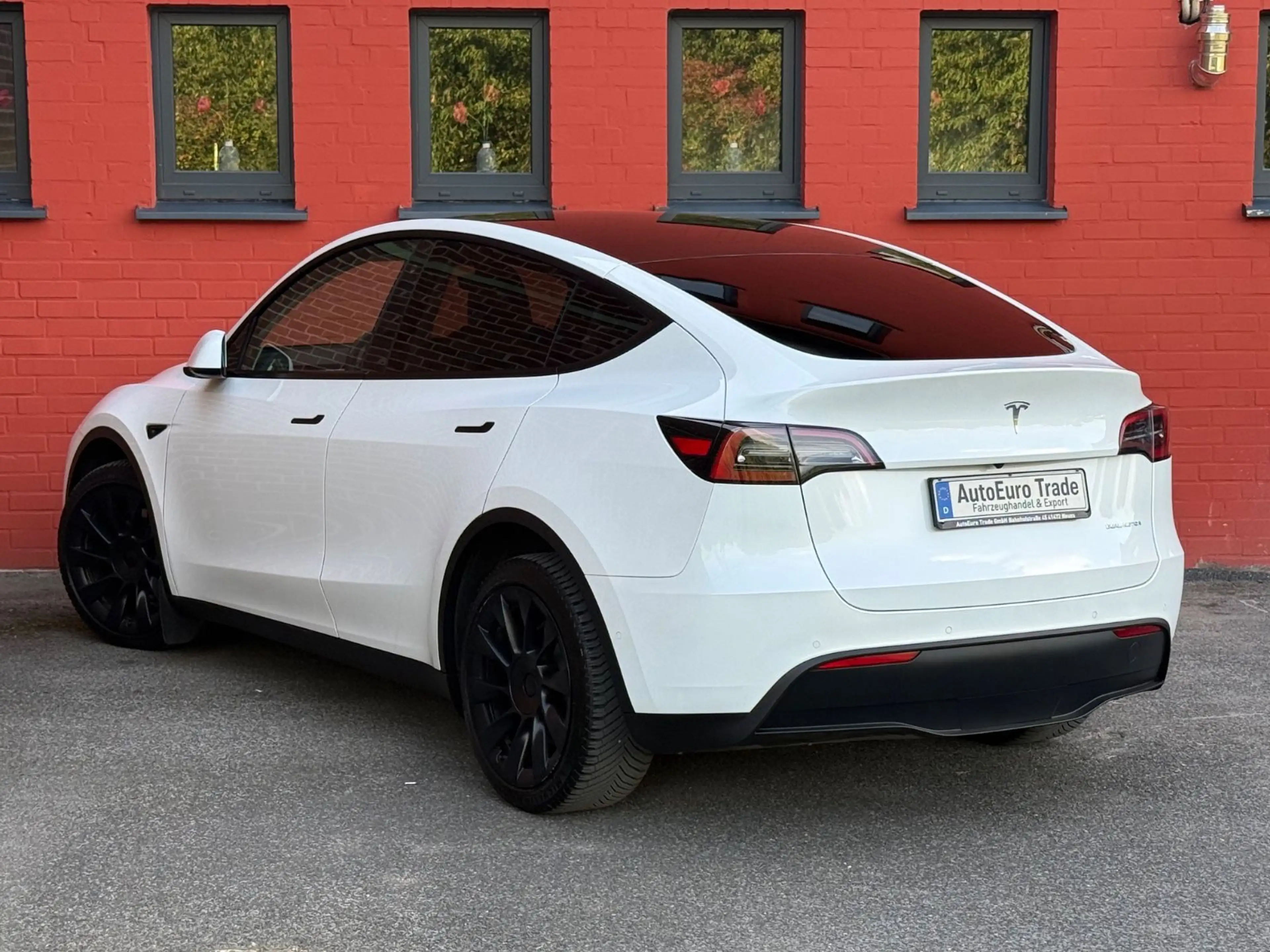 Tesla Model Y Long Range Dual AWD SOH 92% NEU TÜV — photo 10