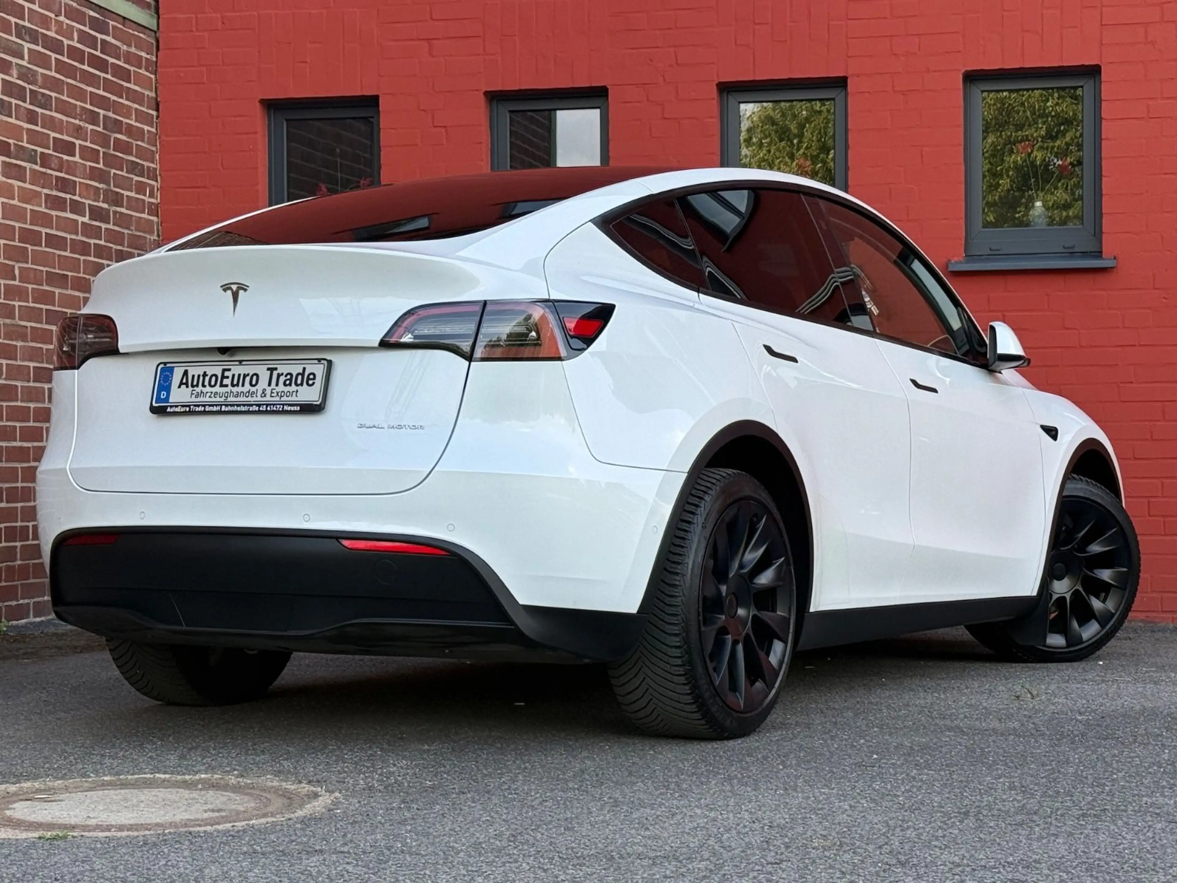 Tesla Model Y Long Range Dual AWD SOH 92% NEU TÜV — photo 7