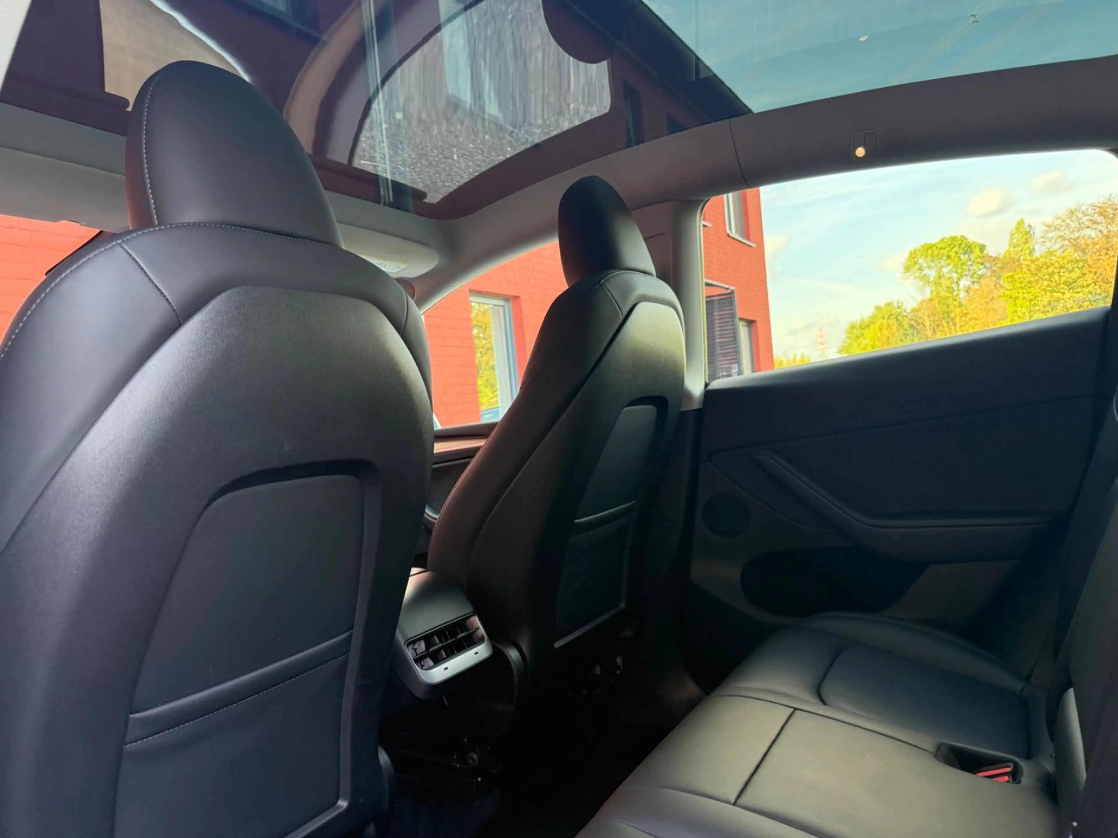Tesla Model Y Long Range Dual AWD SOH 92% NEU TÜV — photo 14