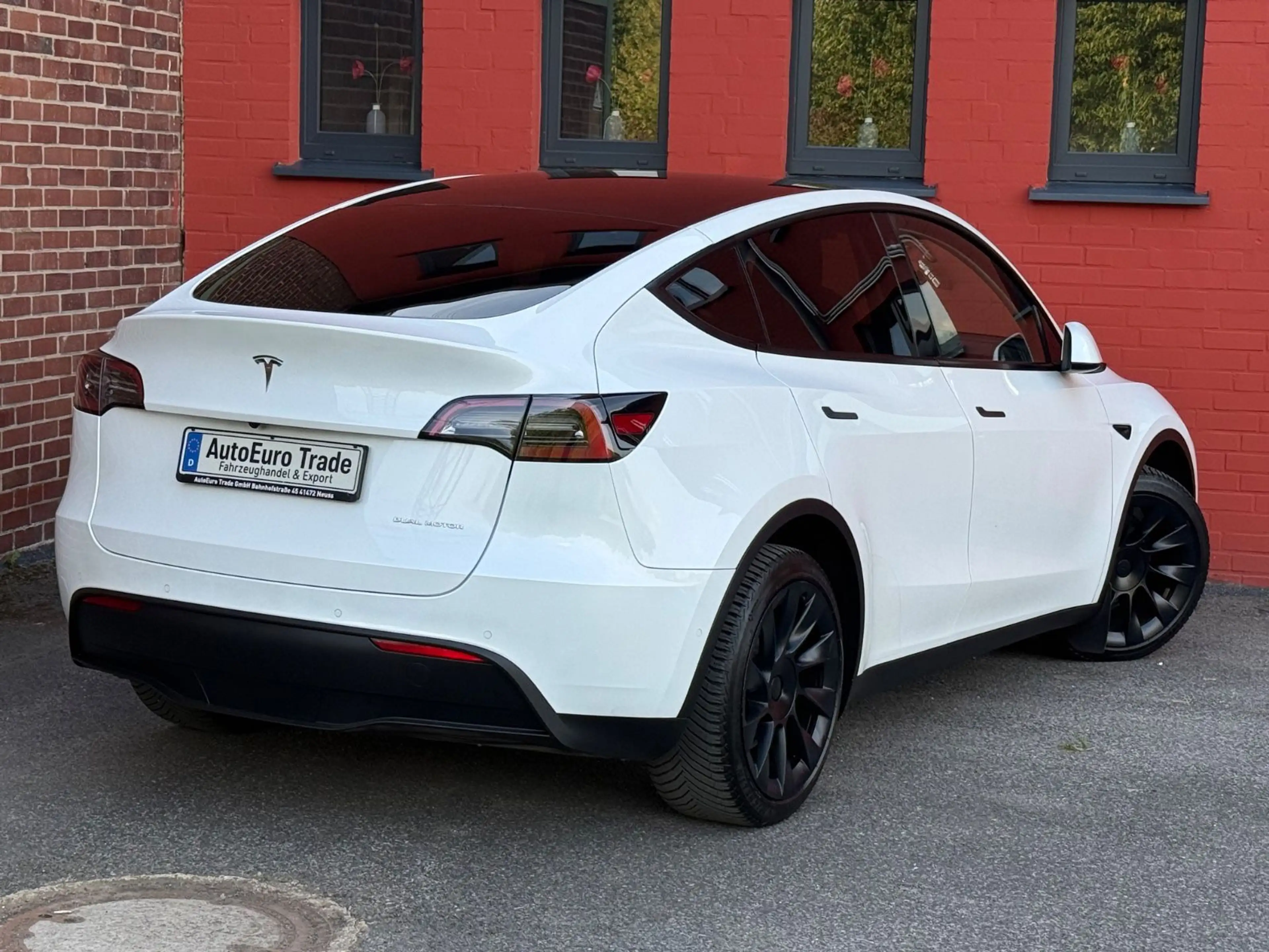 Tesla Model Y Long Range Dual AWD SOH 92% NEU TÜV — photo 8