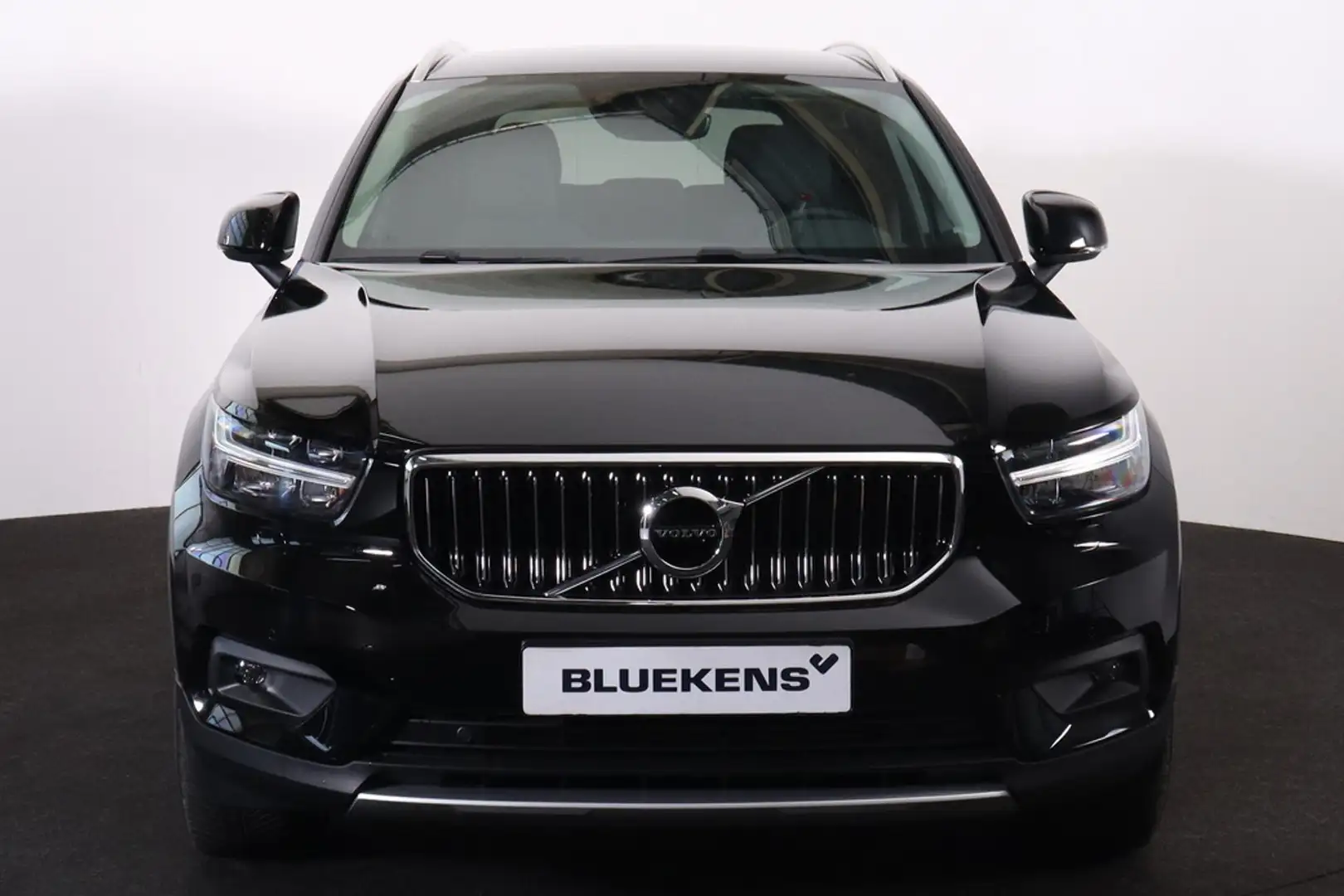 Volvo XC40 T4 Recharge Inscription Expression - IntelliSafe A Schwarz - 2