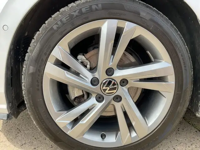 Volkswagen Golf view 8