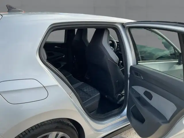 Volkswagen Golf view 13