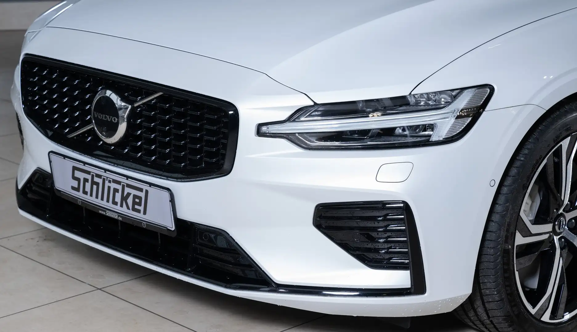 Volvo V60 T6 Plus Dark Business-Paket ACC Plug-In Hybrid AWD Weiß - 2