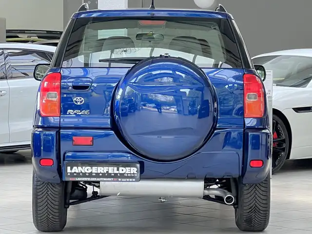 Toyota Rav4 view 4