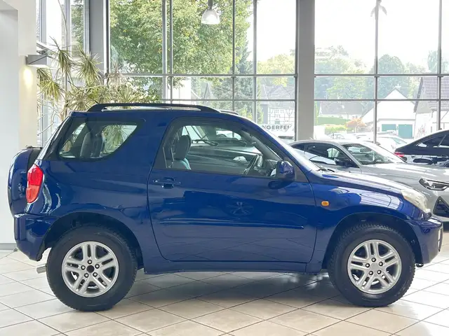 Toyota Rav4 view 2