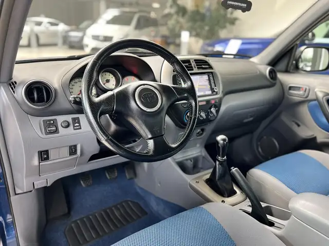 Toyota Rav4 view 11