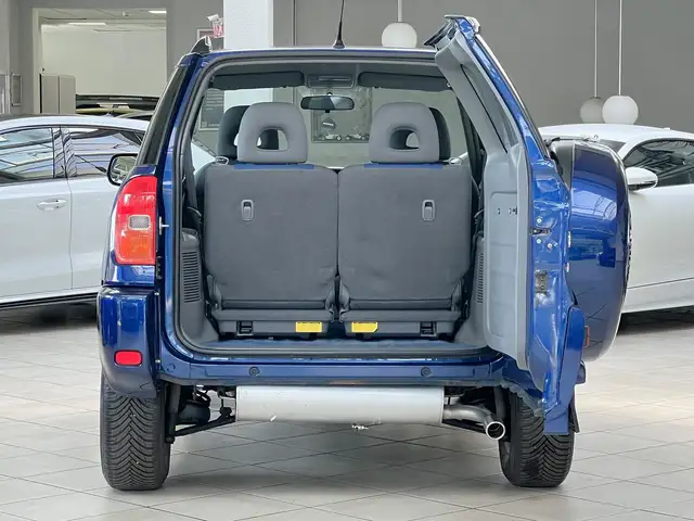 Toyota Rav4 view 5