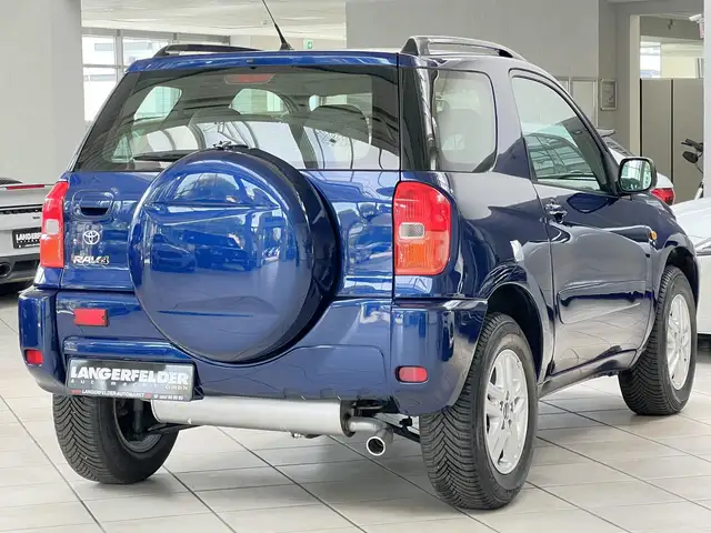Toyota Rav4 view 3