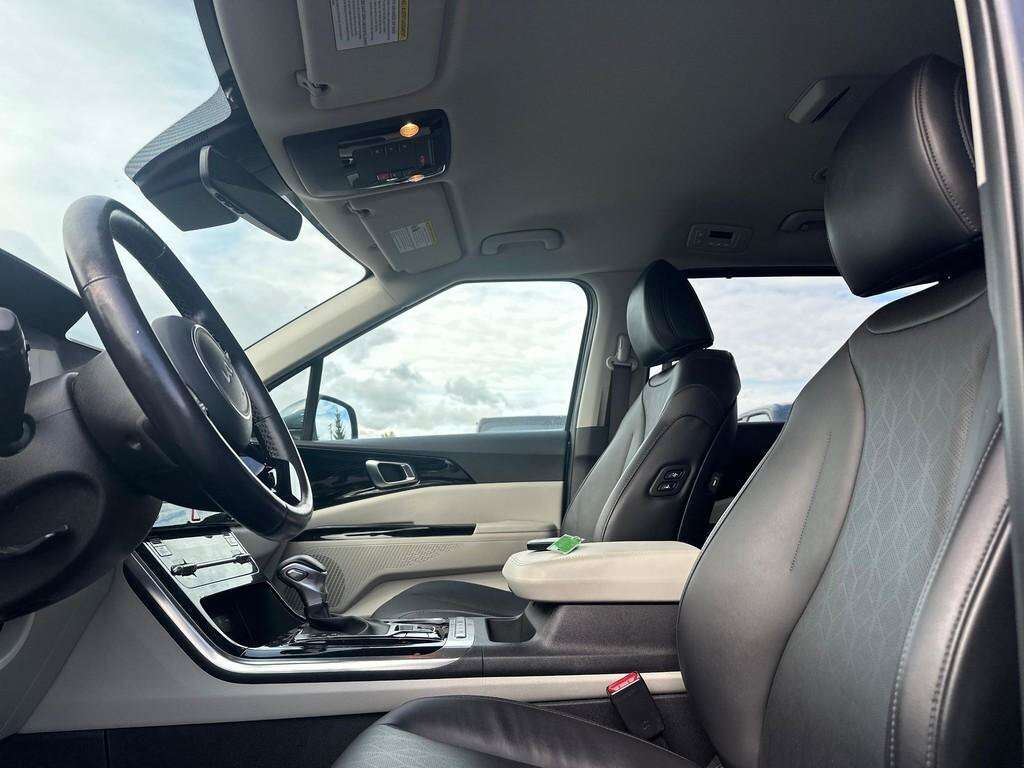 used 2023 Kia Carnival car, priced at $41,998