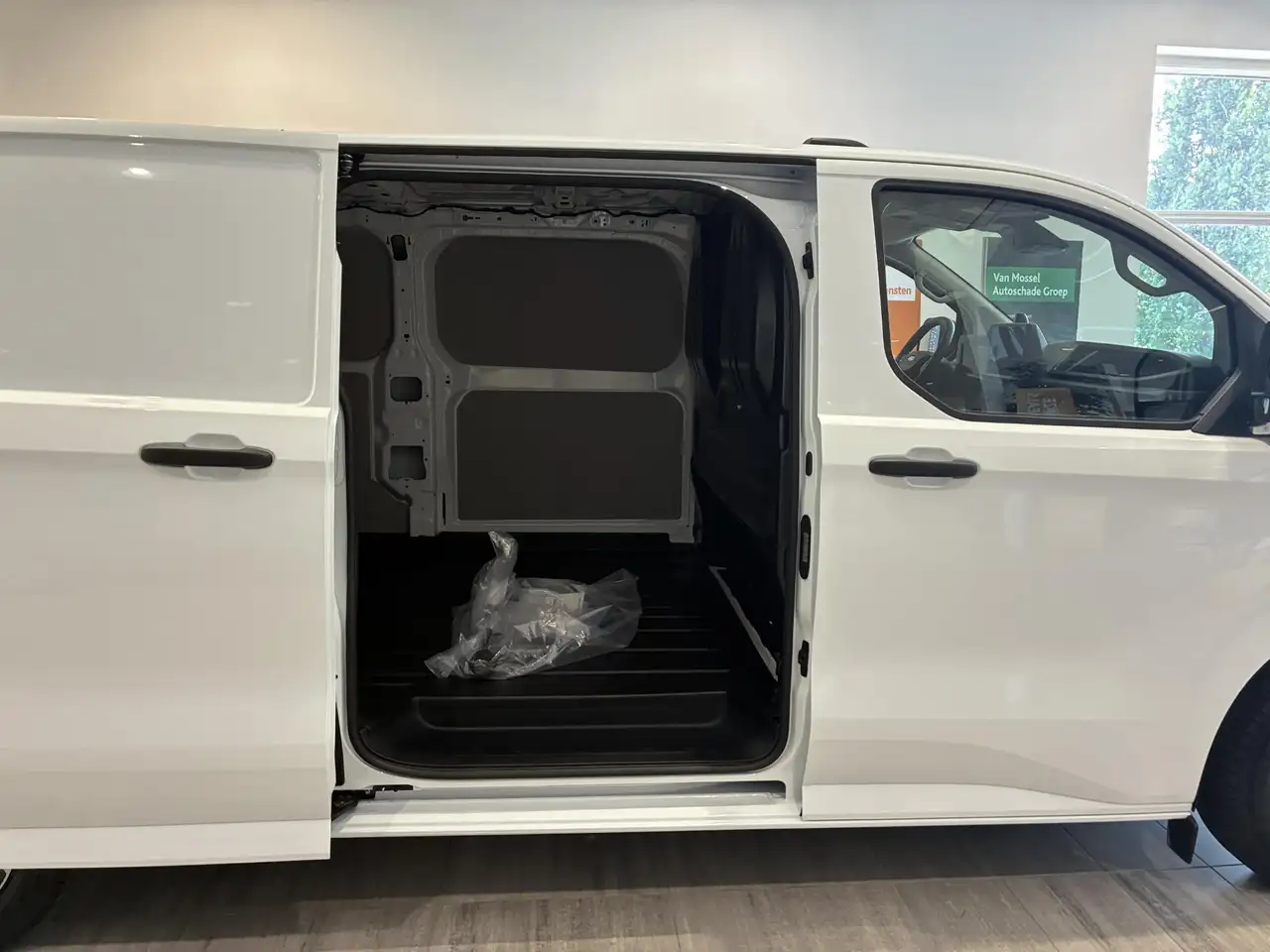 Ford E-Transit 2026 — фото 10