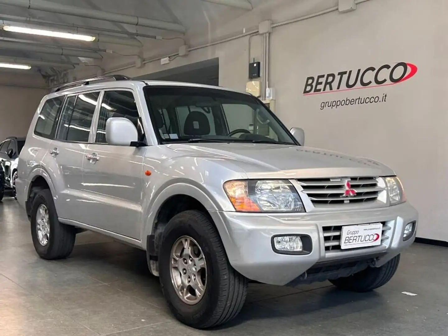 Mitsubishi Pajero 3.2 16V DI-D 5p. GLX Argento - 1