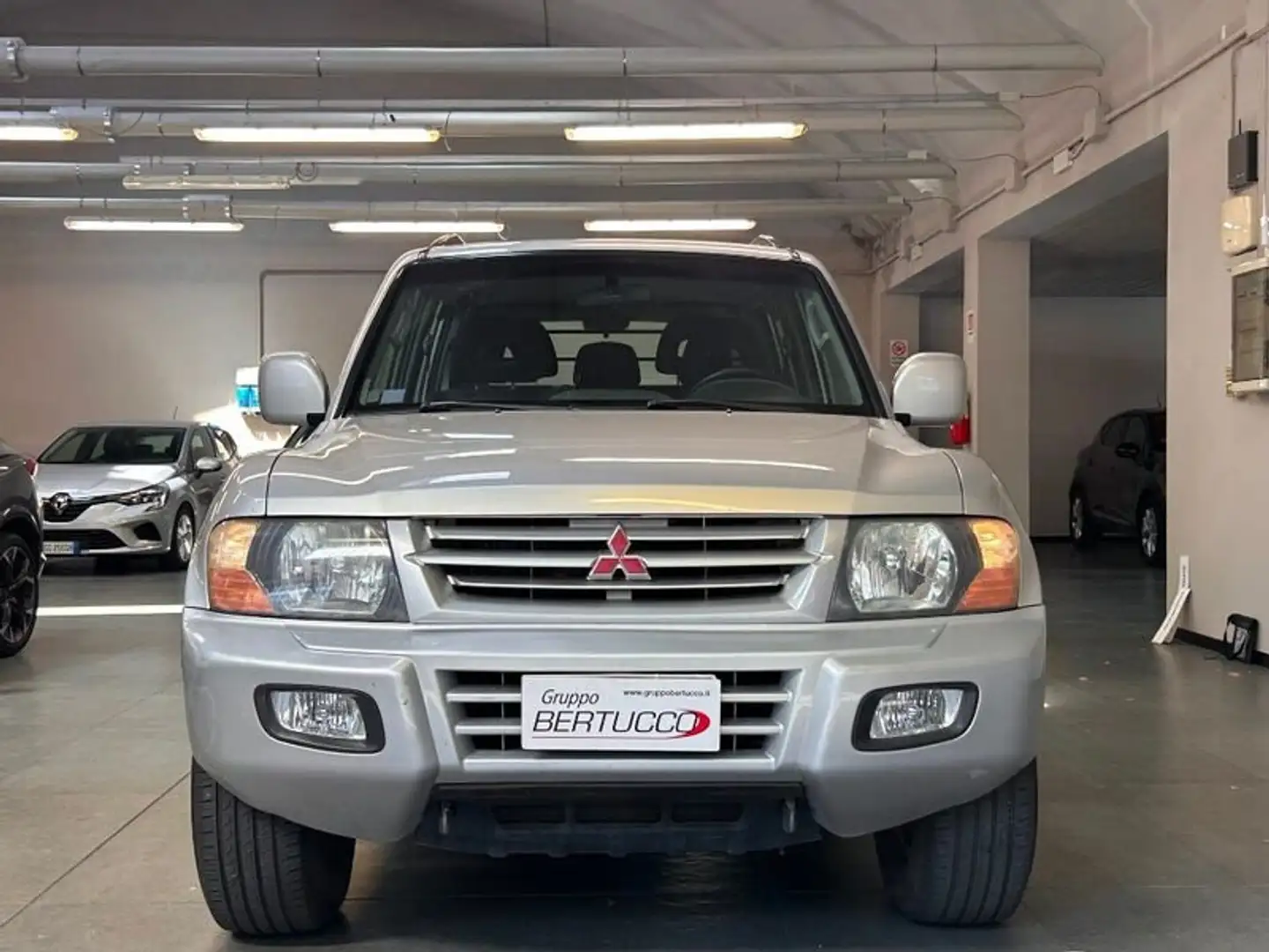 Mitsubishi Pajero 3.2 16V DI-D 5p. GLX Zilver - 1