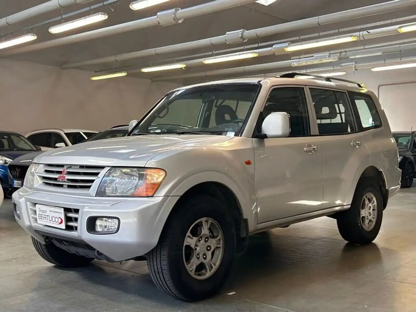 Mitsubishi Pajero 3.2 16V DI-D 5p. GLX Zilver - 2