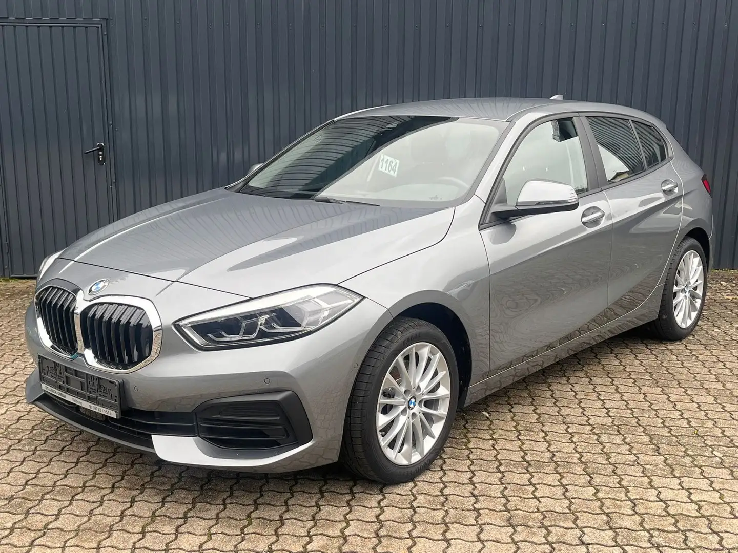 BMW 118 i 5-Türer/ Kamera/LED/Sitzh/Navi/17"LM-Räder Grau - 2