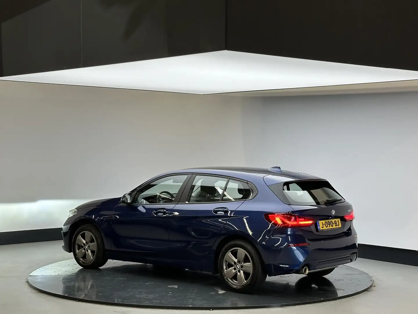 BMW 118 1-serie 118i Executive Edition Automaat| LM velgen Blauw - 2