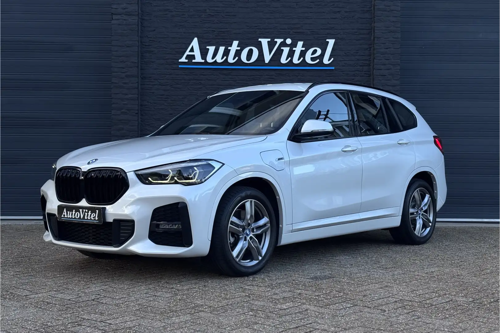 BMW X1 xDrive25e M-Sport | Sportstoelen | Stoelverwarming Wit - 1