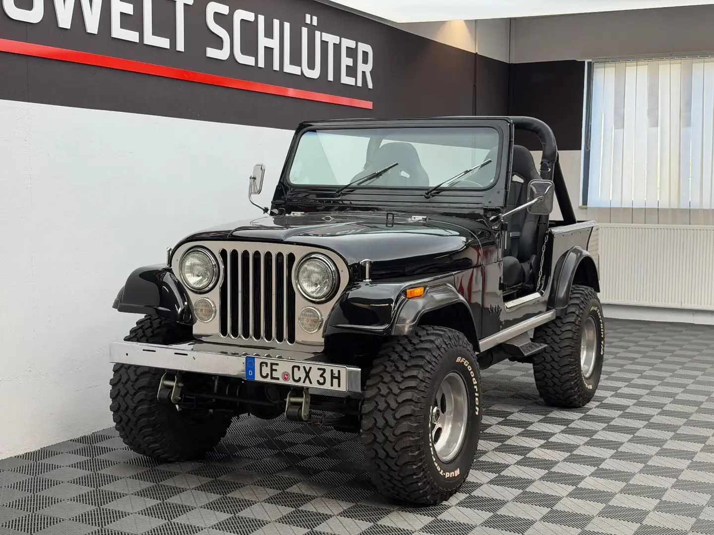 Jeep CJ-7 Schwarz - 1