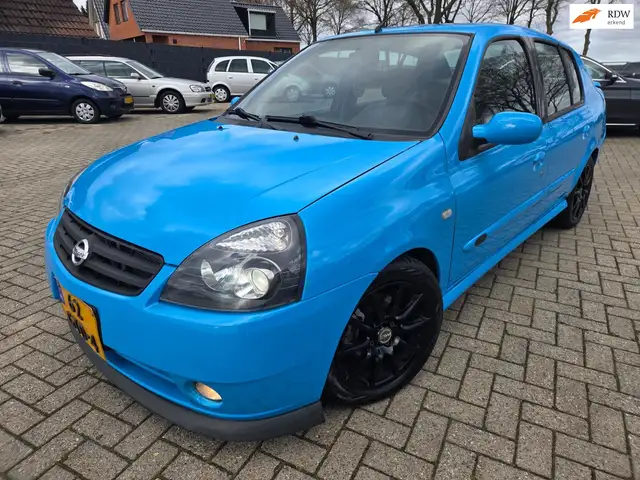 Nissan PLATINA 1.6. Airco/Xenon/Lichtmetaal. UNIEK IN NED