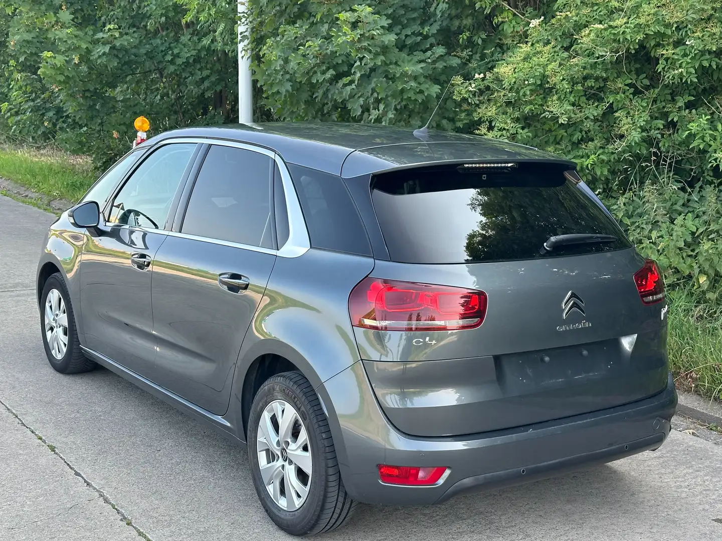 Citroen C4 Picasso C4 Picasso 1.2i GPS Clim Pano Keyless 1e main Szürke - 2