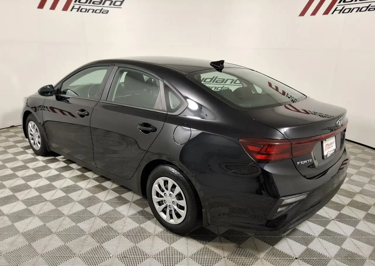 Kia Forte снимка Kia Forte