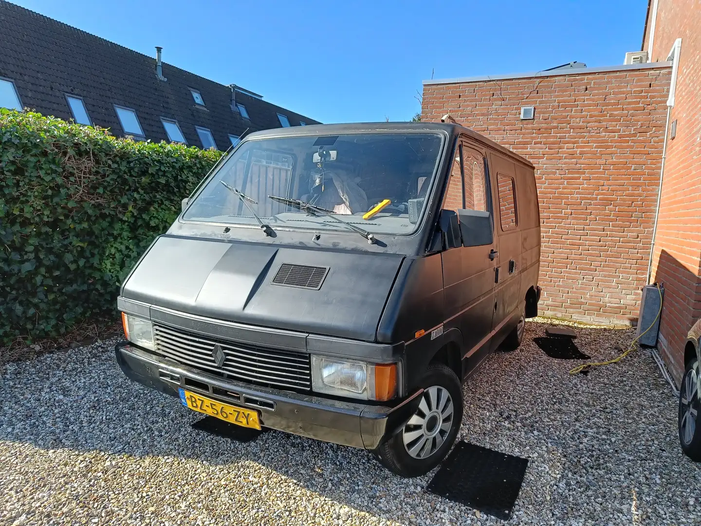 Renault Trafic T1000 crna - 1