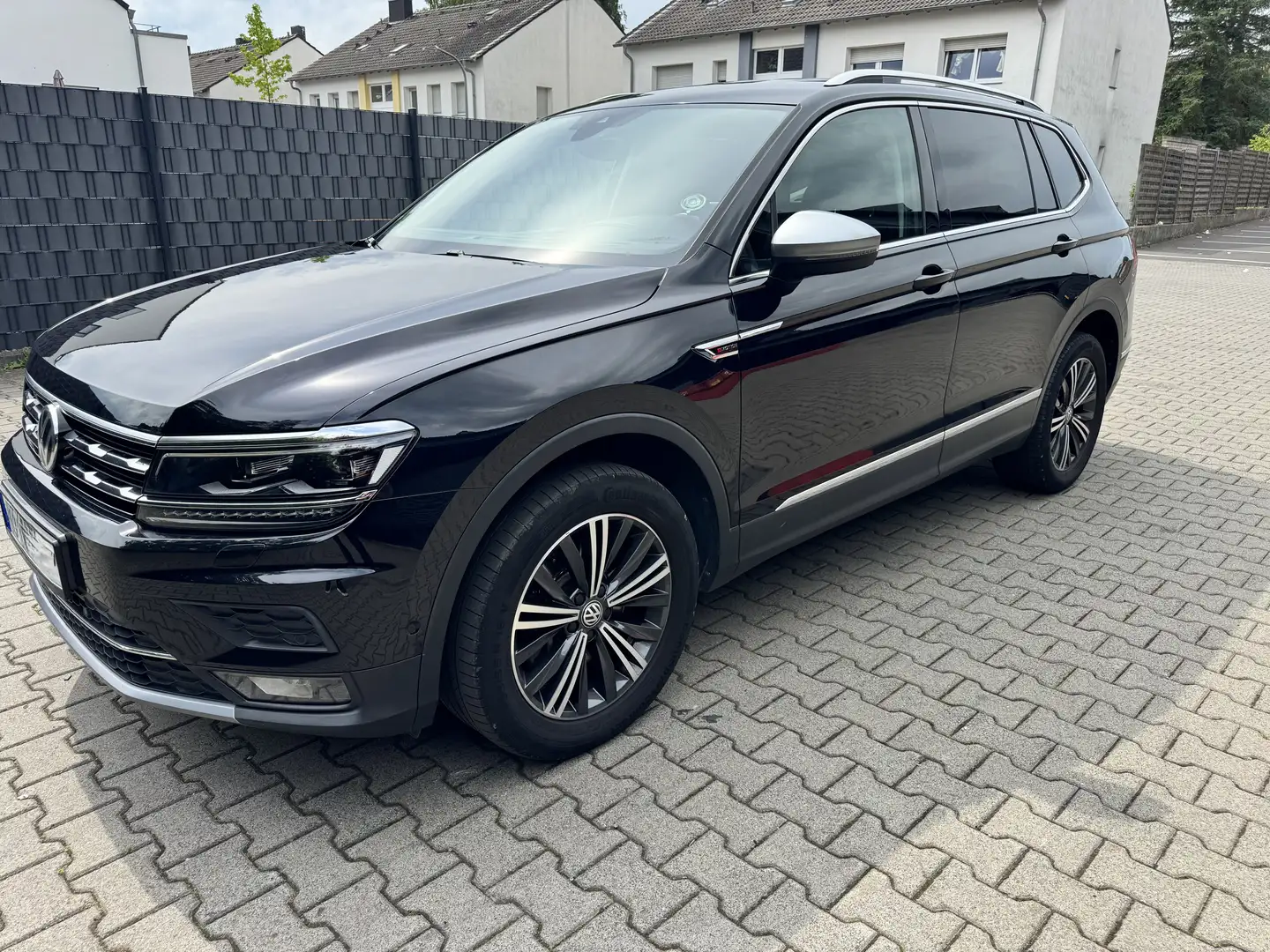 Volkswagen Tiguan Allspace Highline 4Motion Černá - 2