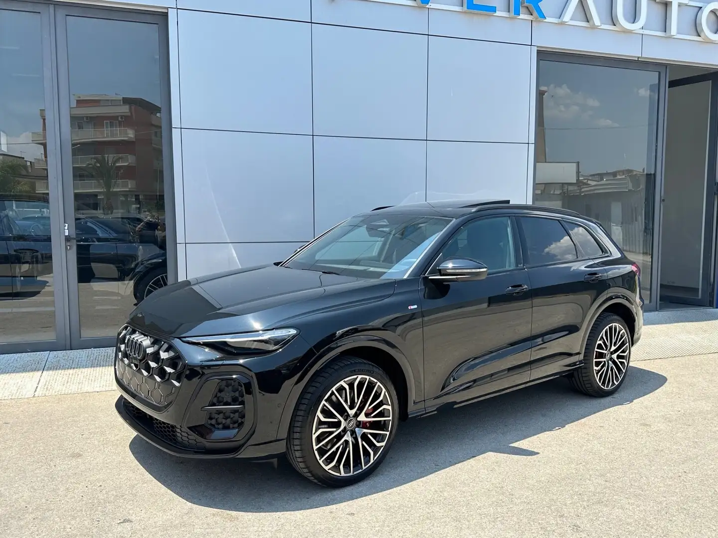 Audi Q5 tdi Sline Anticio €26.400 noleggio no scoring Black - 1
