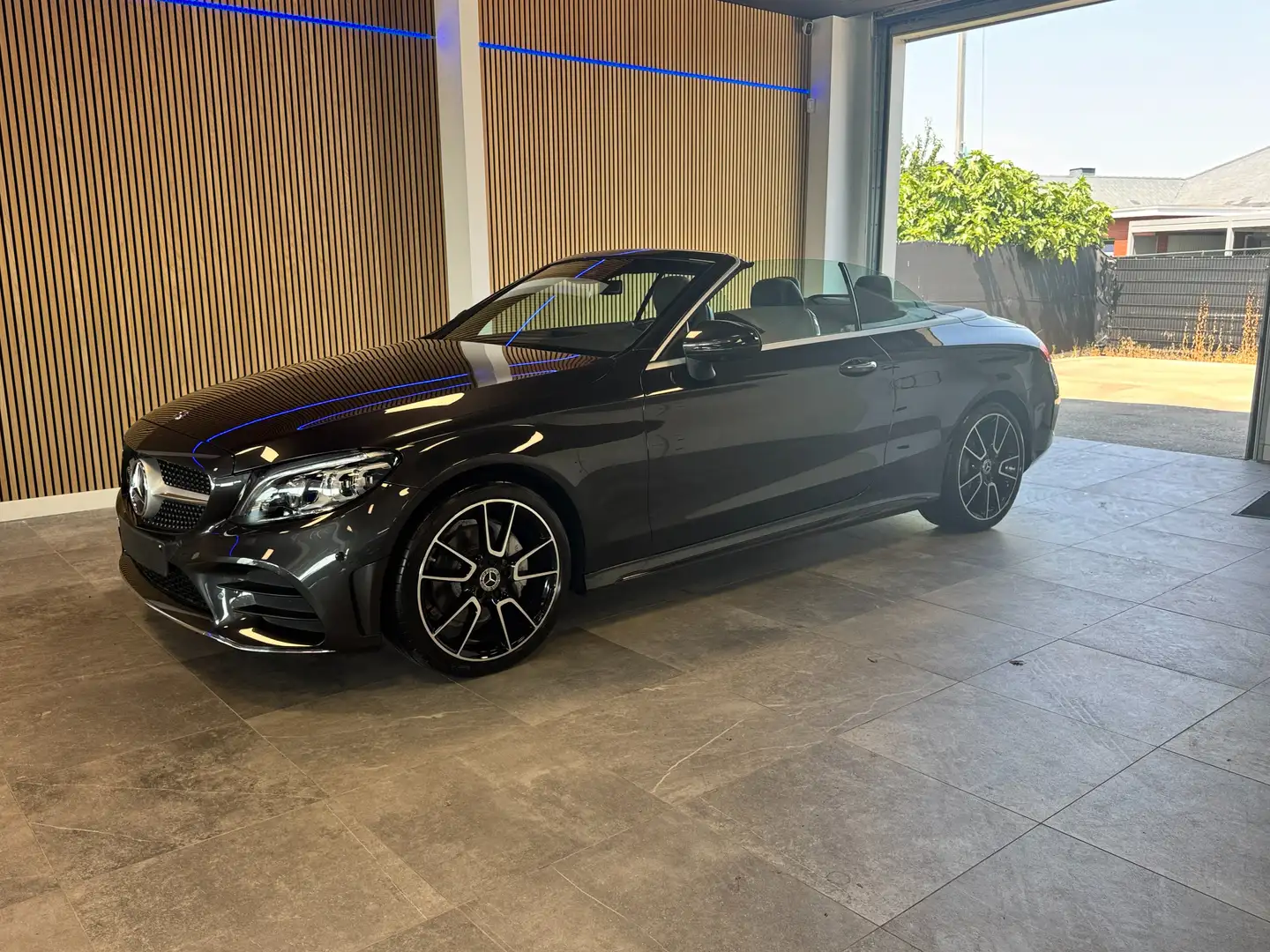 Mercedes-Benz C 180 C 180 Cabrio 9G-TRONIC AMG Line Zwart - 1