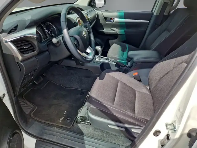 Toyota Hilux view 10