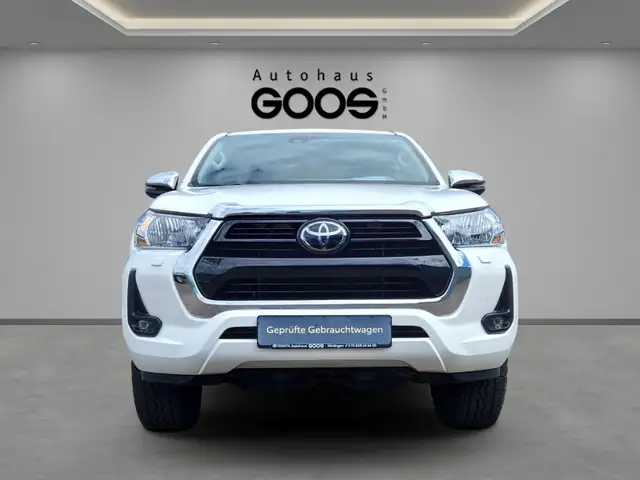 Toyota Hilux view 8