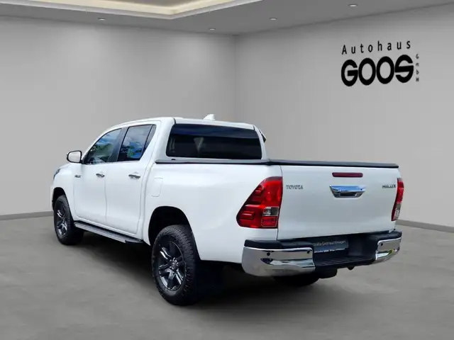 Toyota Hilux view 3