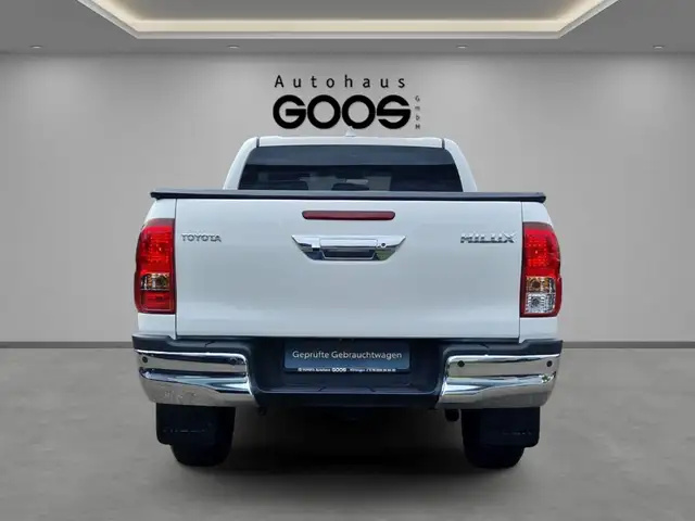 Toyota Hilux view 4