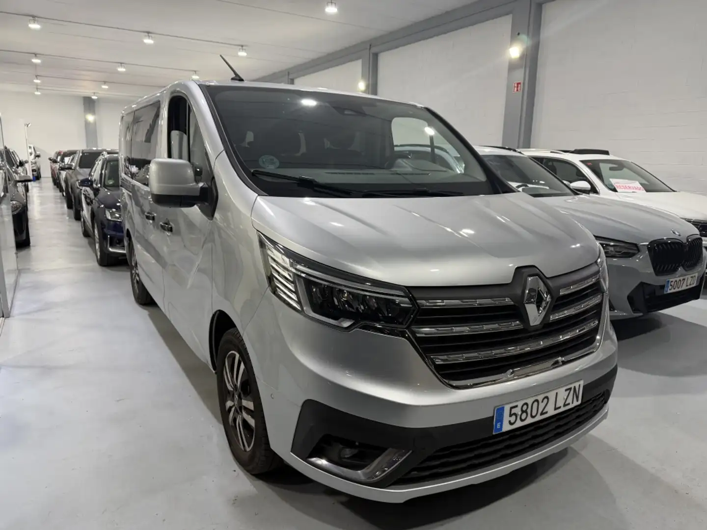 Renault Trafic 2.0dCi Energy Blue SpaceClass 110kW Gris - 2