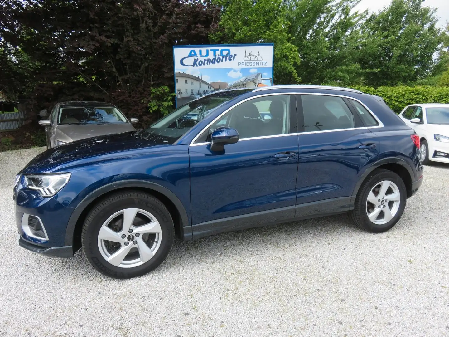 Audi Q3 35 1.5 TFSI advanced Blau - 2
