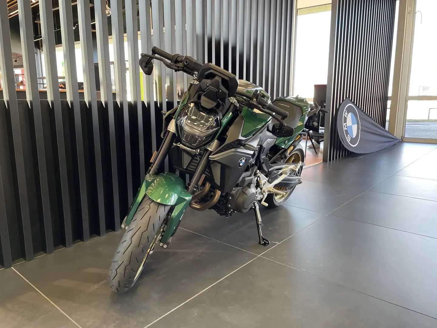 BMW F 900 R Schmidt Limited Edition 20 Grün - 2
