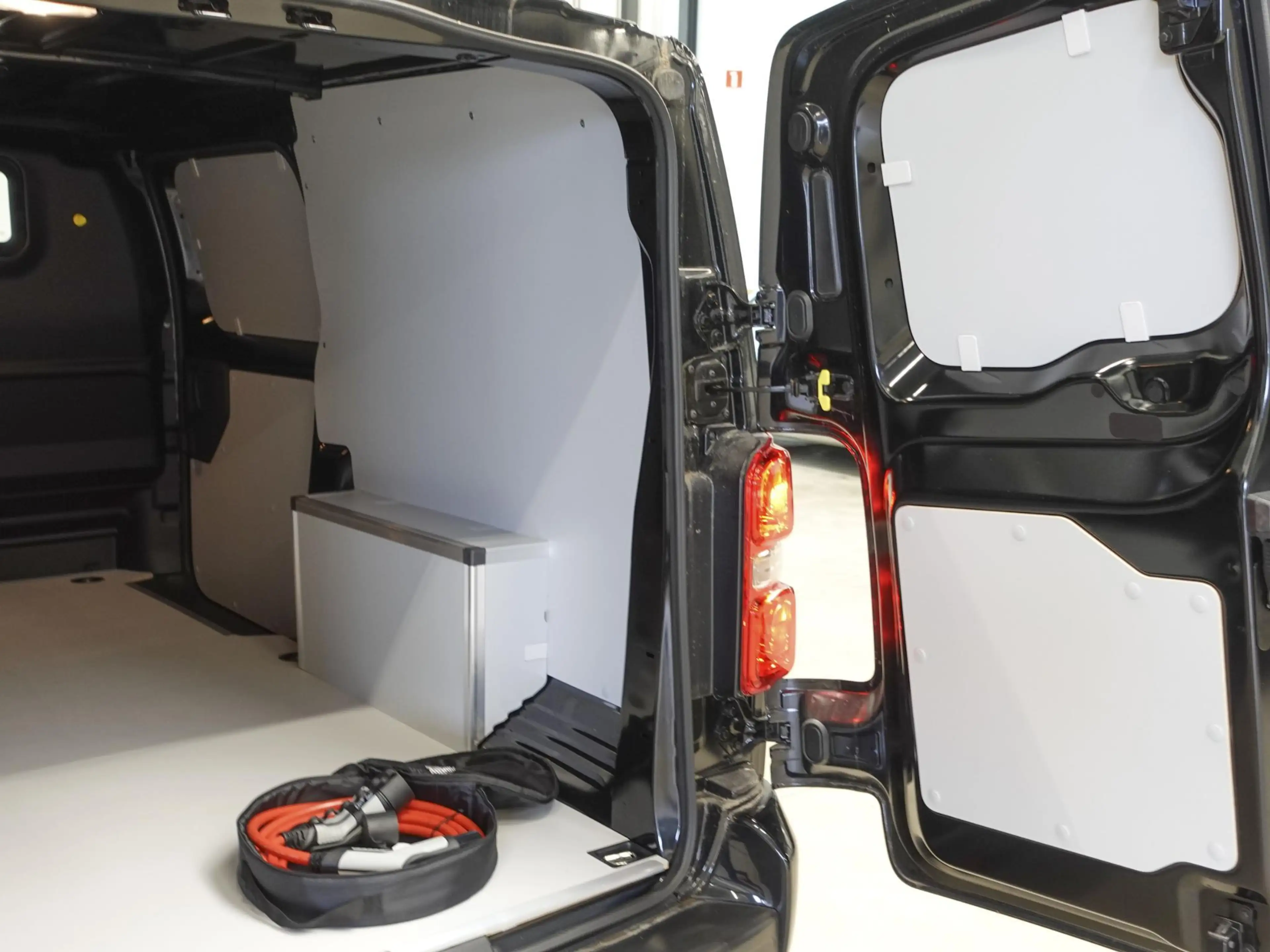 Peugeot e-Expert Long L3H1 Premium 75 kWh 3-zits Automaat Navigatie — photo 11