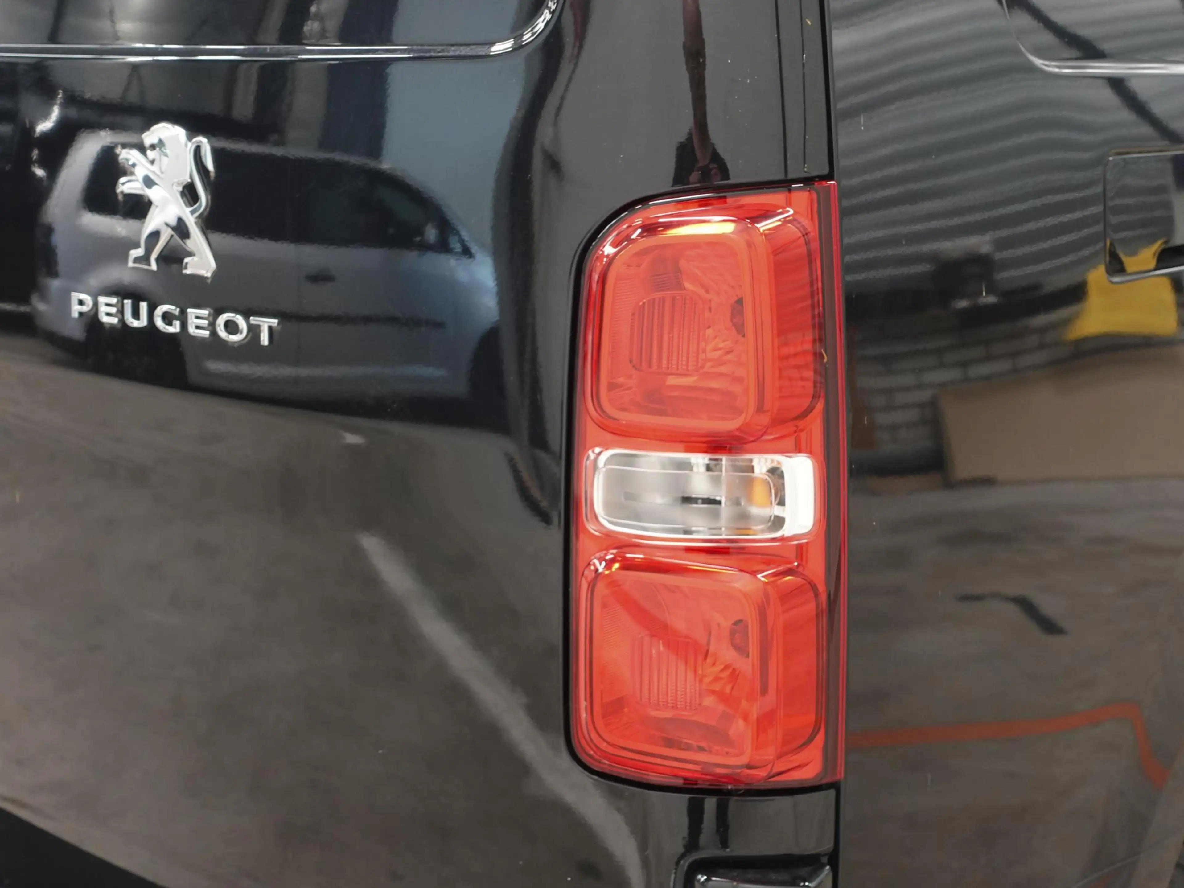 Peugeot e-Expert Long L3H1 Premium 75 kWh 3-zits Automaat Navigatie — photo 15