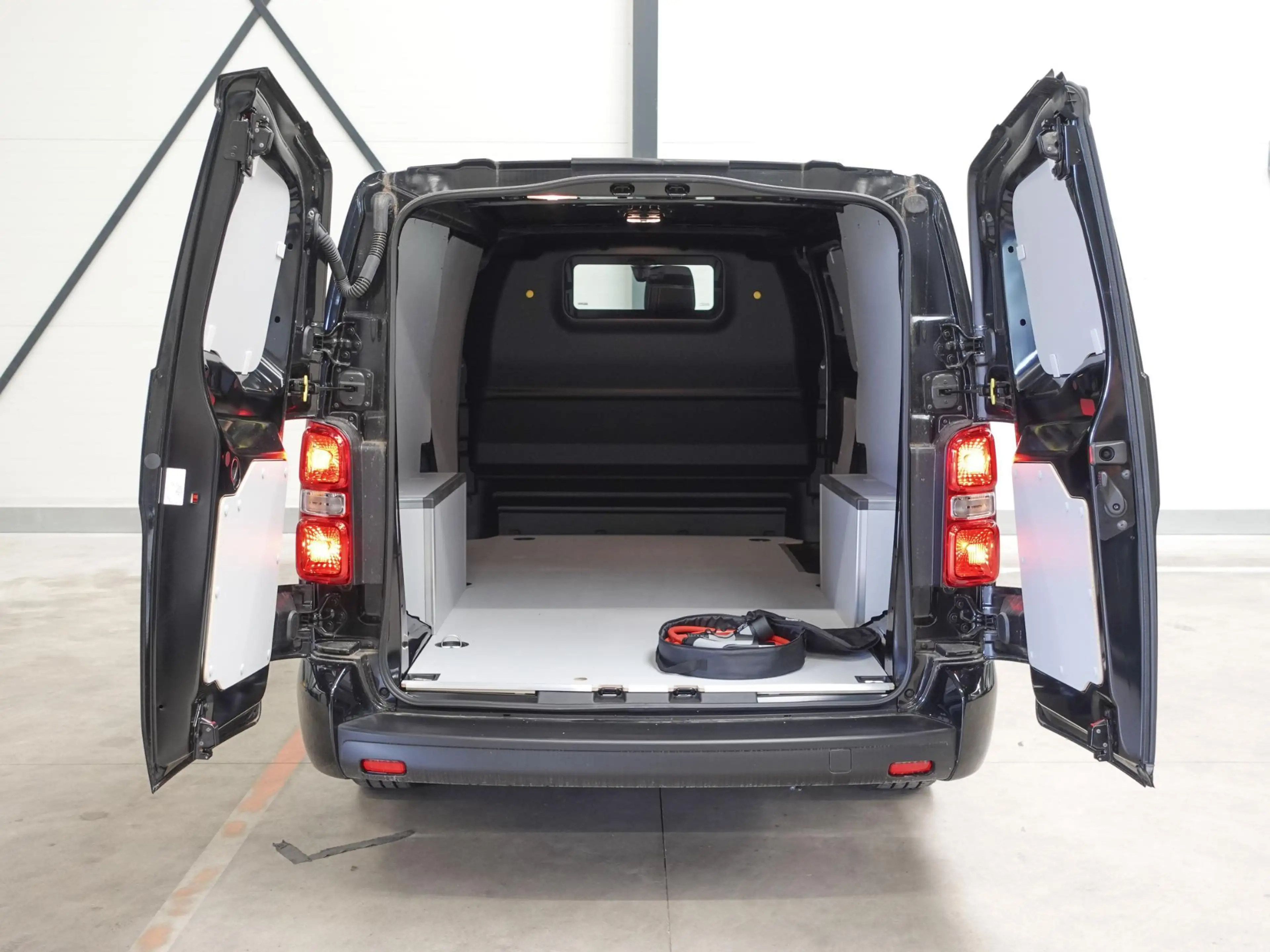 Peugeot e-Expert Long L3H1 Premium 75 kWh 3-zits Automaat Navigatie — photo 3