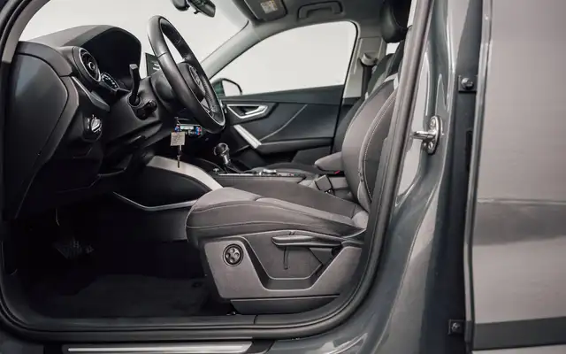 Audi Q2 view 13