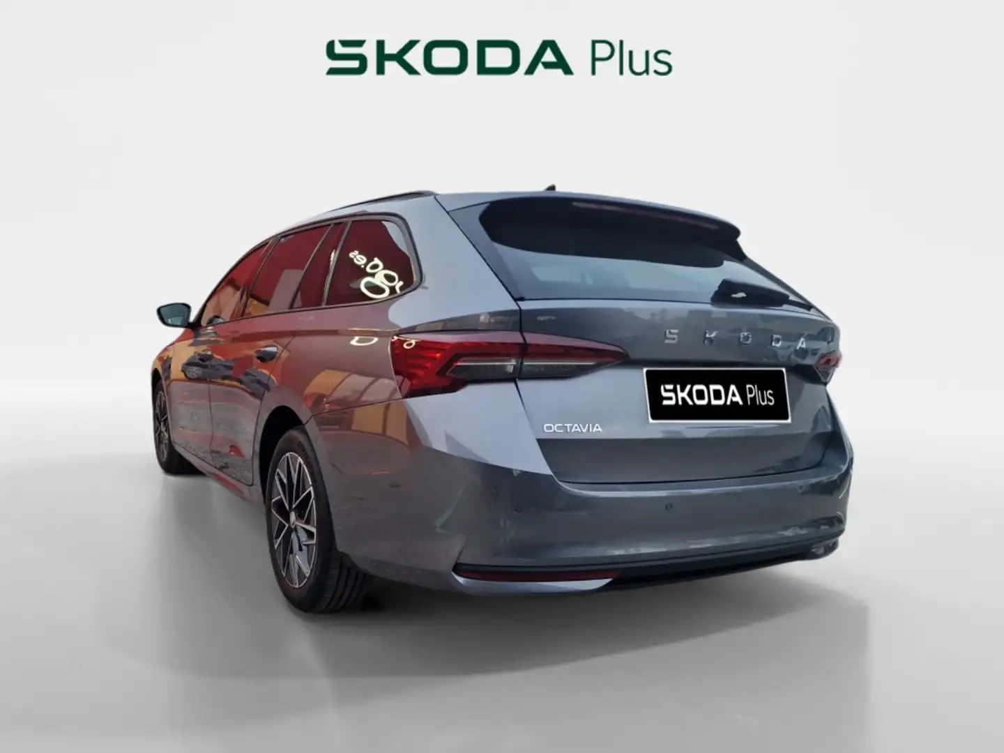 Skoda Octavia FAMILIAR 1.5 TSI MHEV DESIGN 110KW DSG 150 5P Gris - 2