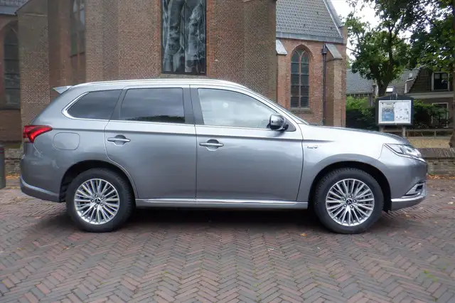 Mitsubishi Outlander 2.4 DOHC MIVEC PHEV 240pk 4WD Aut Intense 49.000 K